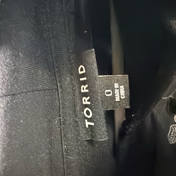 🚨LAST CHANCE 🚨 Torrid Cozy Floral Geo Distressed Graphic Hoodie - Picture 5 of 7